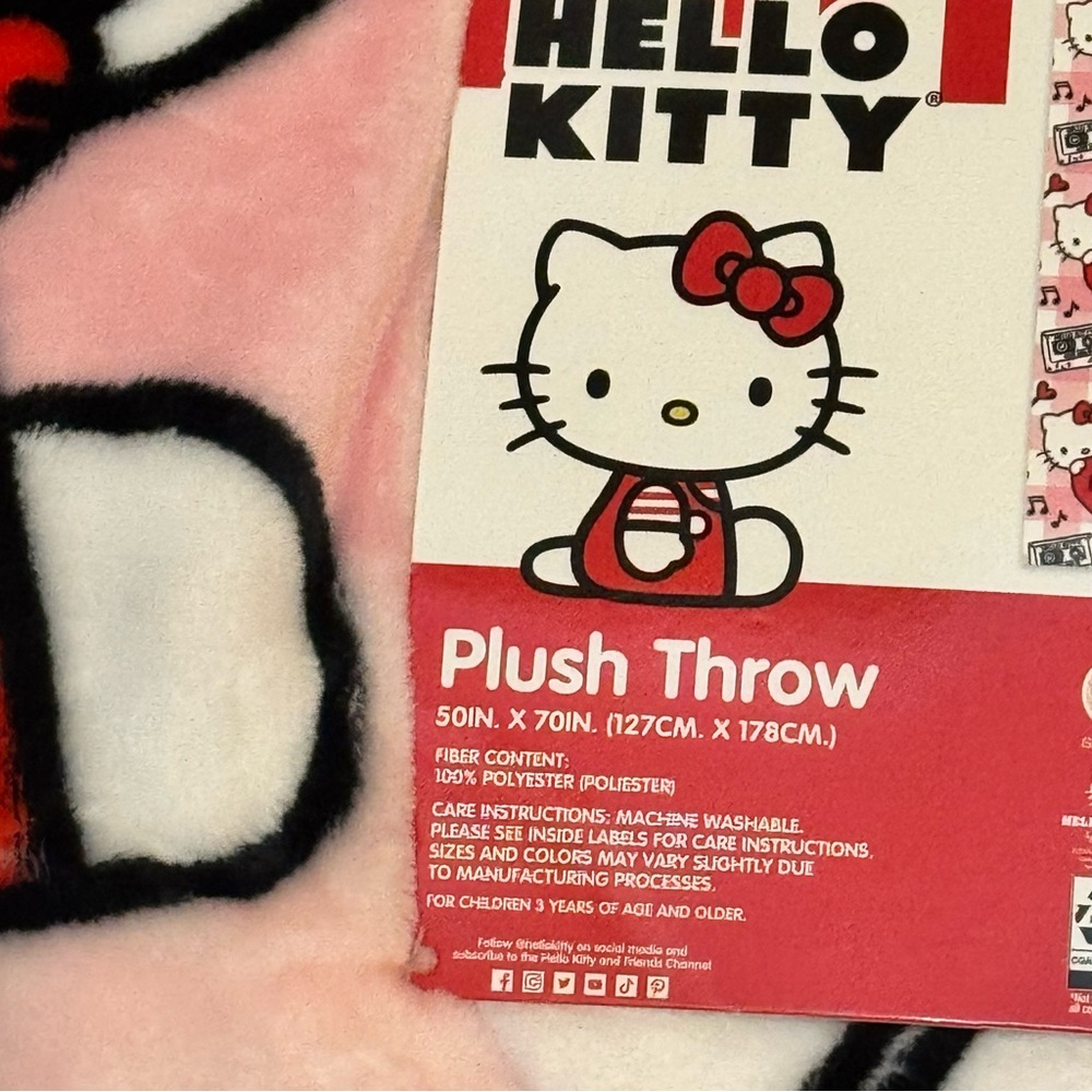 *NEW*Hello Kitty, throw & pillow set - Picture 8 of 13